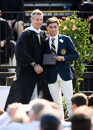 graduation21_diploma_wkl_4814