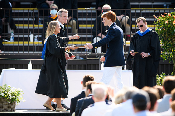 graduation21_diploma_wkl_5075