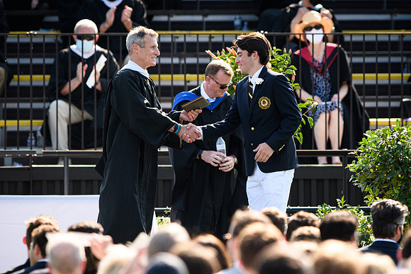 graduation21_diploma_wkl_5135