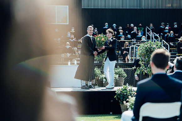 graduation21_diploma_jk_8690