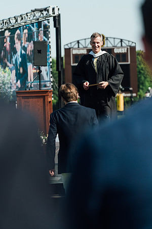 graduation21_diploma_jk_8789