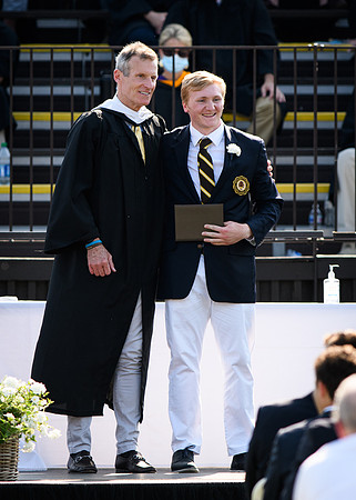 graduation21_diploma_wkl_4989