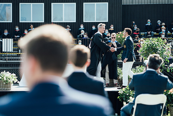 graduation21_diploma_jk_8685