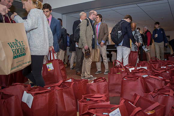 thanksgiving_fooddrive_us_jfess_6418