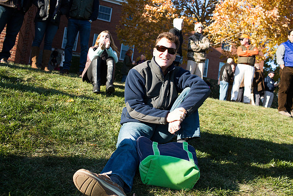 alumni_tent_crowd_hc13_jk_6428
