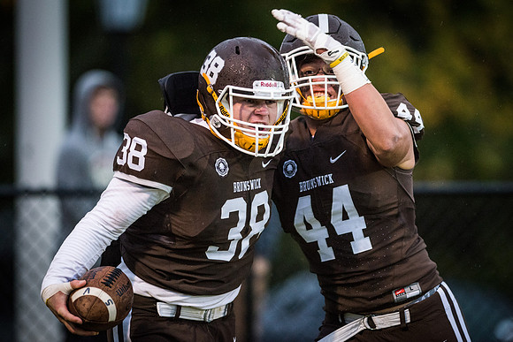 hc16_football_wkl_8250