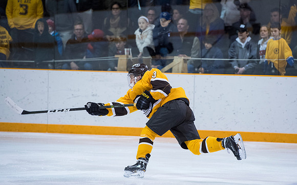 hockey_2017-03-04_dburns_3724