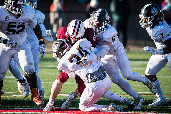 football_nepsac19_wkl8_1658