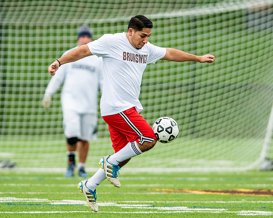 hc18_alumni_soccer_dburns_5094
