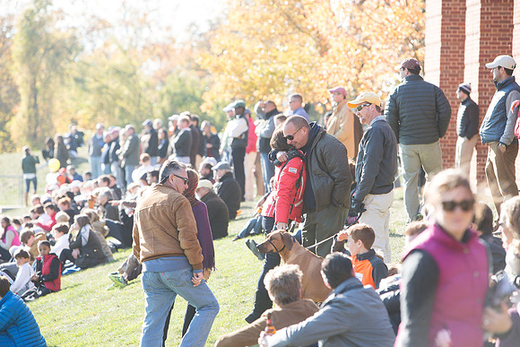 alumni_tent_crowd_hc13_jk_6218
