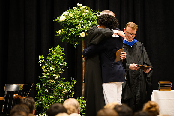 graduation25_diploma_wkl1_5008