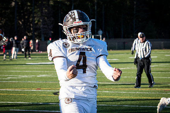 football_nepsac19_wkl5_3185