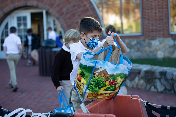 thanksgiving21_fooddrive_ls_gh_0029