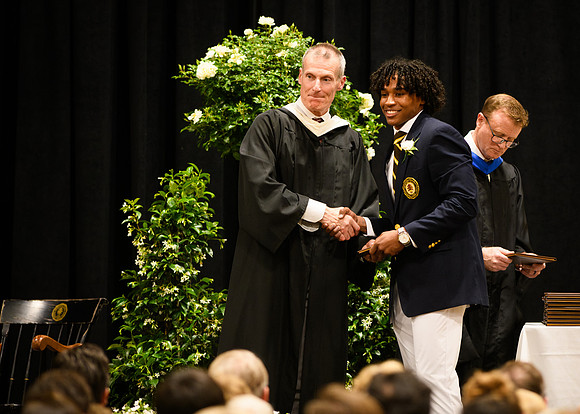 graduation25_diploma_wkl1_5015