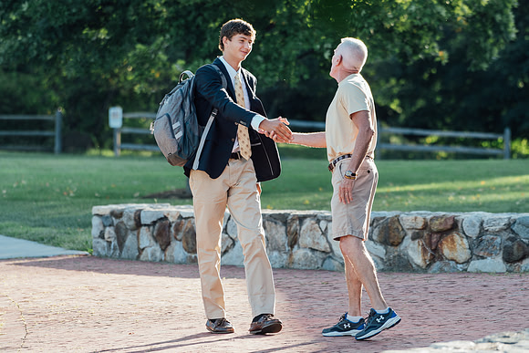 firstday18_handshake_ls_jk_7557