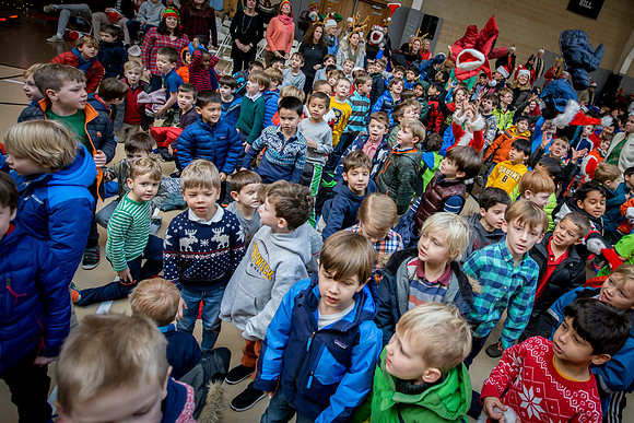 holiday_allschool16_jfess_4924