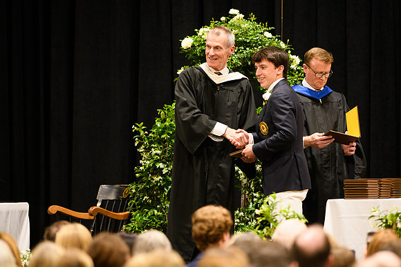 graduation25_diploma_wkl1_5175