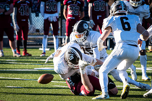 football_nepsac19_wkl5_3207