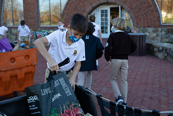 thanksgiving21_fooddrive_ls_gh_0022