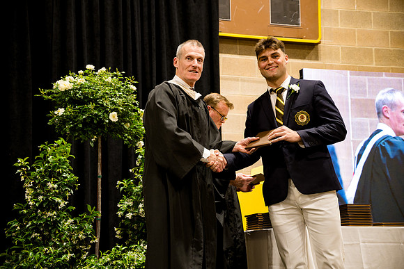 graduation25_diploma_ah_0700