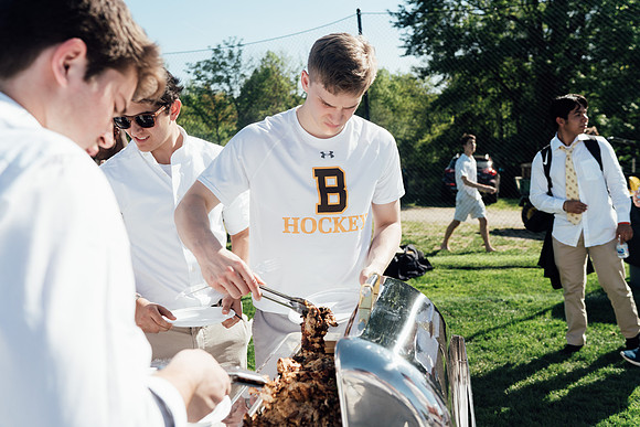 seniorfaculty_cookout18_jk_3149