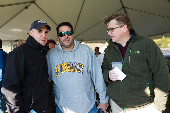 alumni_tent_crowd_hc13_jk_6241