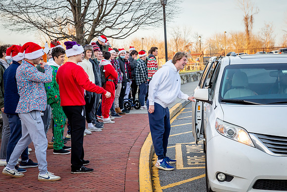 holiday21_handshake_jfess_4480