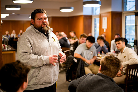 hc24_fballbfast_ah_0110