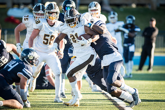 football_nepsac16_wkl_4376