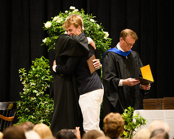 graduation25_diploma_wkl1_5076