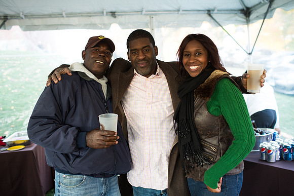 alumni_tent_crowd_hc13_jk_6887