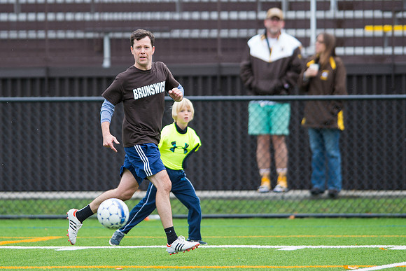 alumni_soccer16_db_7900