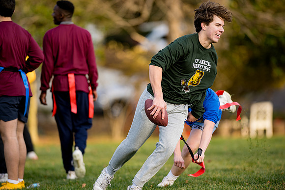turkeybowl24_us_ah_0112