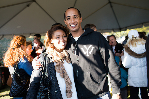 alumni_tent_crowd_hc13_jk_6418