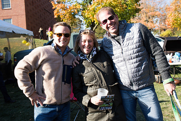 alumni_tent_crowd_hc13_jk_6283
