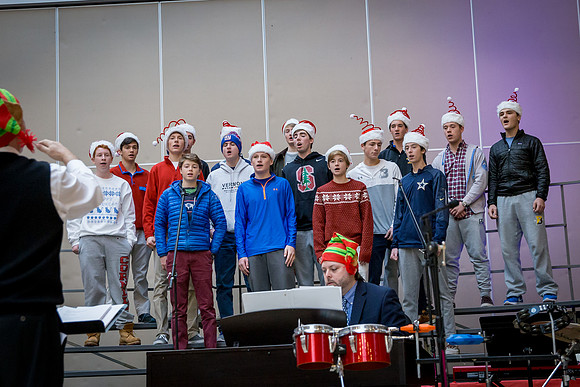 holiday_allschool16_jfess_4885