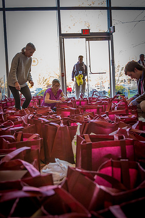 thanksgiving_fooddrive_us_jfess_6435