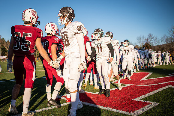football_nepsac19_wkl8_1812