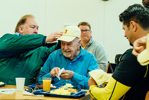hc15_alumni_varsity_bfast_jk_03171