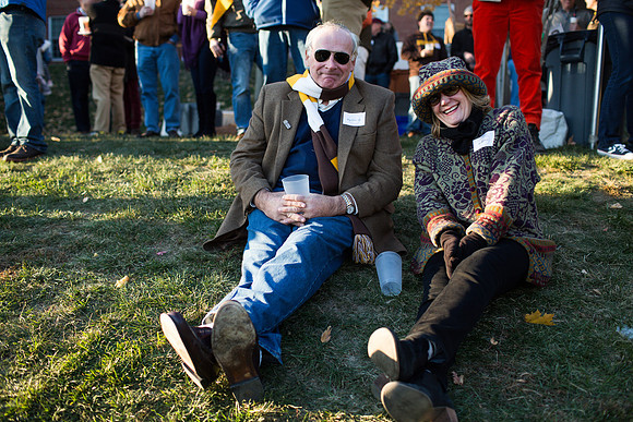 alumni_tent_crowd_hc13_jk_6705