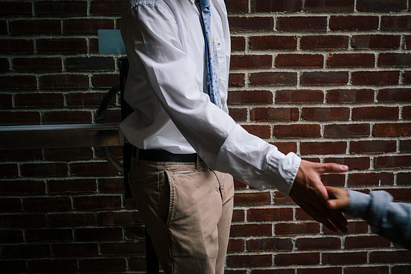 handshake_ps_jk_7606