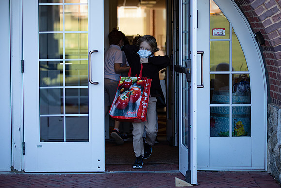thanksgiving21_fooddrive_ls_gh_0009