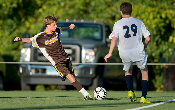 homecoming14_soccer_3rdswhite_db_9703