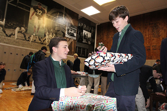holiday_giftwrapping_us_3198