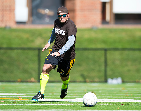 hc15_alumsoccer_dburns_3403