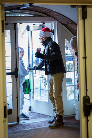 holiday19_handhake_jfess_0283
