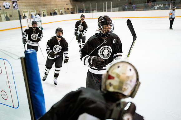 hockey_2022-03-02_nepsihaquarter_jk_4427