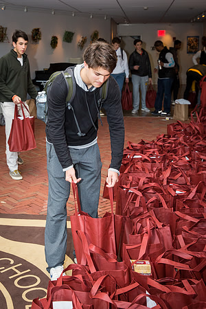 thanksgiving_fooddrive_us_jfess_4480