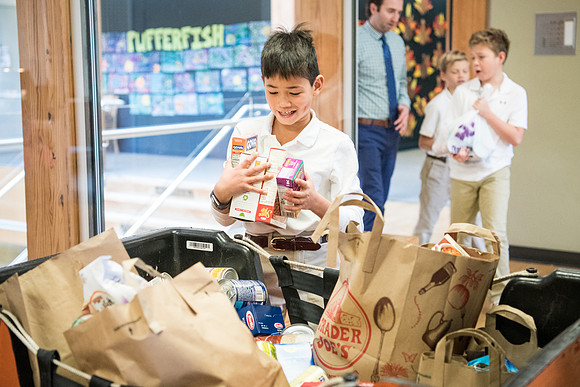 thanksgiving18_fooddrive_ls_wkl_9888