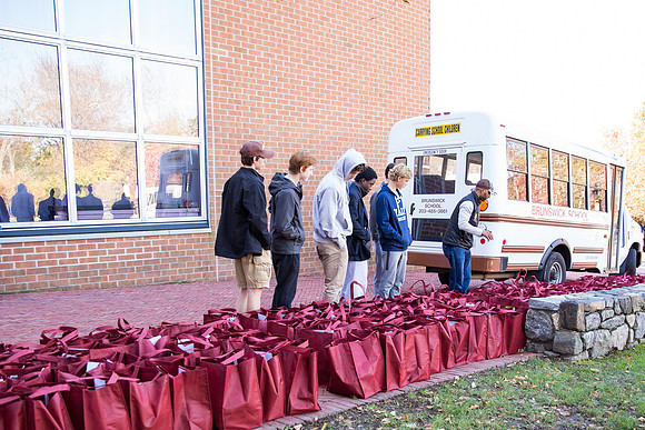 thanksgiving_fooddrive_us_wkl_4563